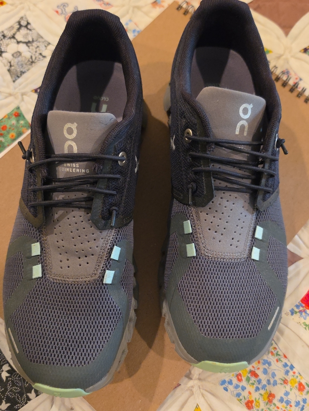 On Cloud Hi Womans Athletic Shoes Black & Gray